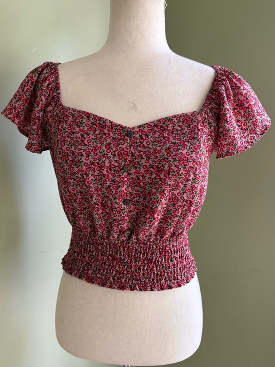 Monteau Tops - Monteau Pink Floral Smocked Crop Top w/short flutter sleeves. Small. Great shape